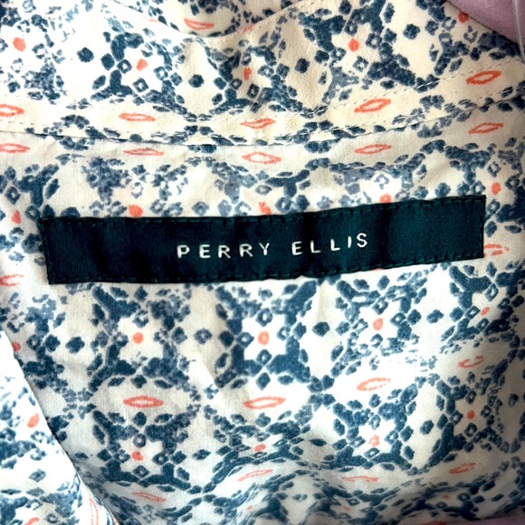 SOLD 🔥NWOT Perry Ellis button down Men’s M. 100% cotton - Picture 3 of 4